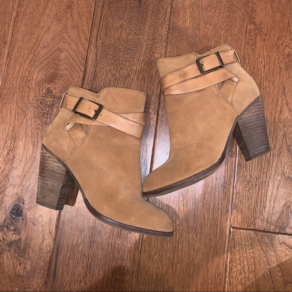 Gianni Bini booties